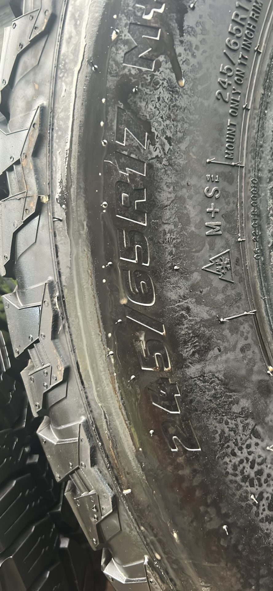 SET Tires BACK. CONTRY 245/65 R 17