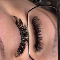 Lashes/extentions