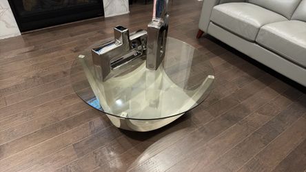 Round Coffee table