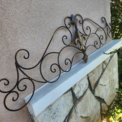 Metal Wall Decor. 39"1/2 × 13" .