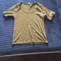 This is an olive green Old Navy Fitted Elbow-Sleeve Rib-Knit T-Shirt with a floral pattern. 
