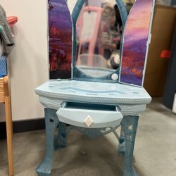 Lighted Frozen play makeup mirror