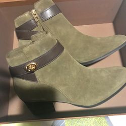 Coach boots size 6.5 brand new but fit size 7