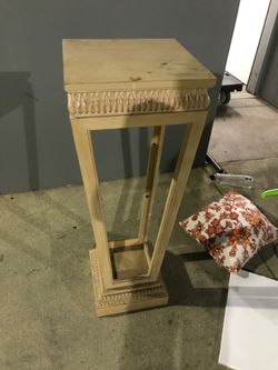 4 Ft high planter stand with glass plates in middle