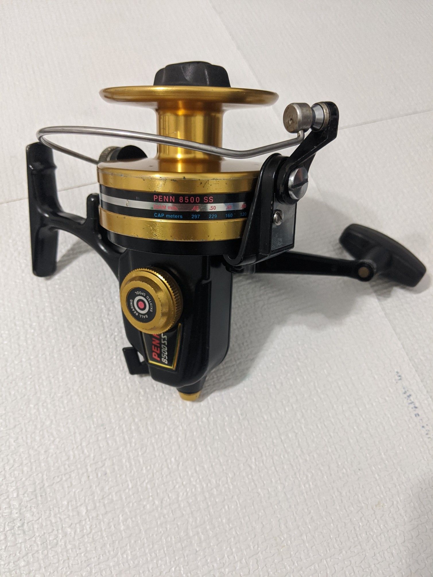 Serviced Penn 8500 SS Spinning Reel. Nice Condition. Ready for fishing.