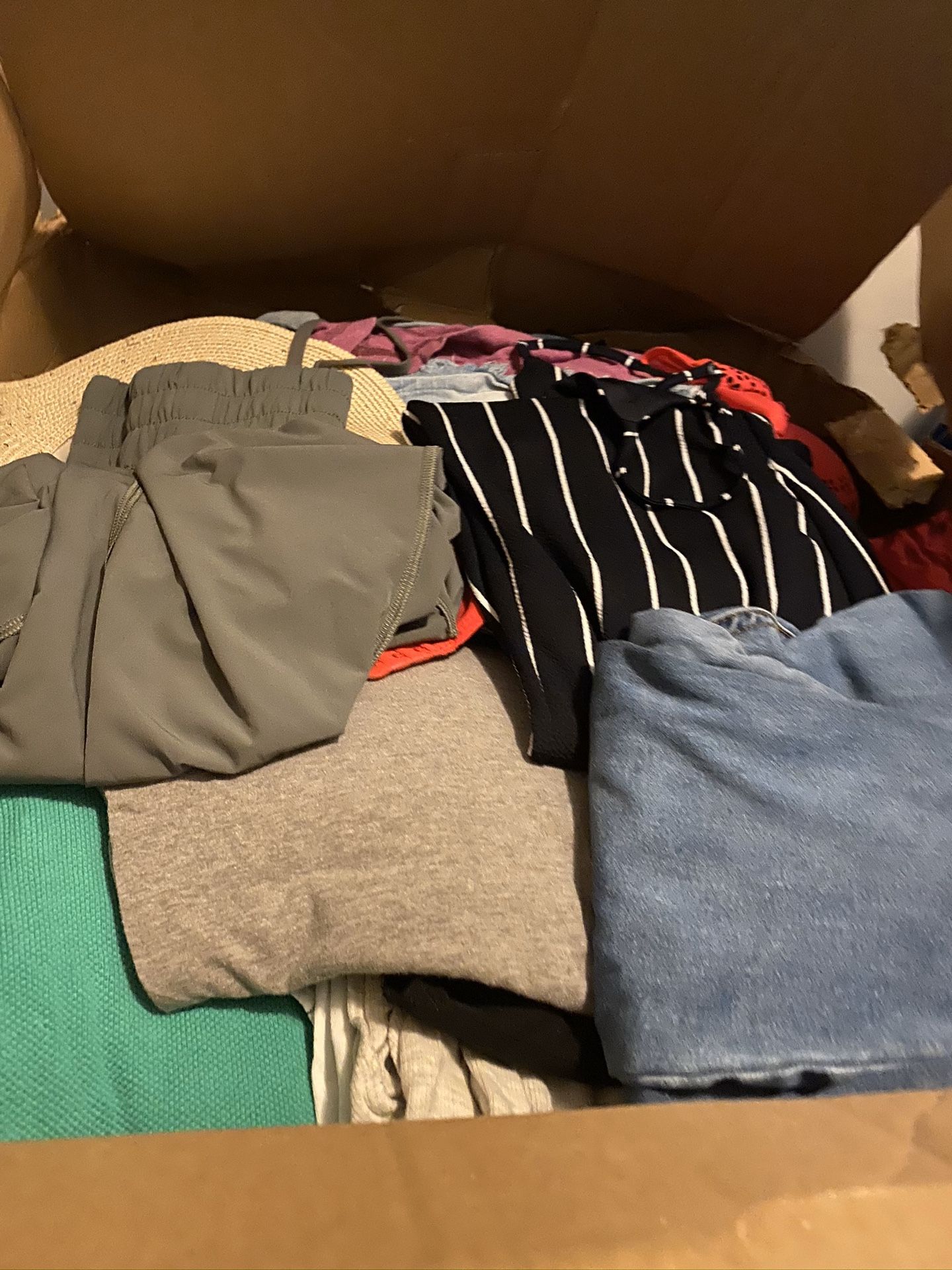 Woman’s clothes full box size medium good condition serious interested only please