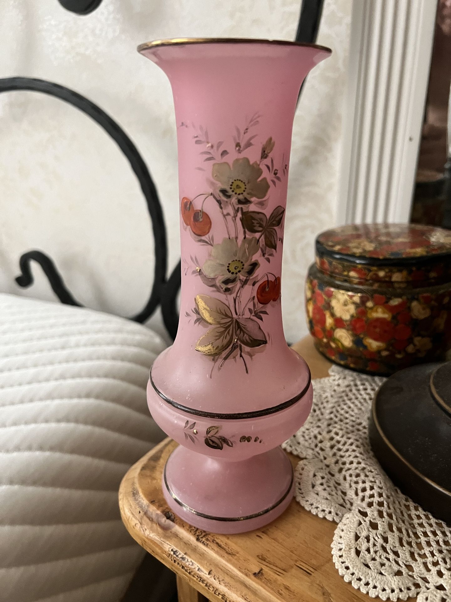 1940s Beautiful Opalescent Pink glass Vase Gold trimmed