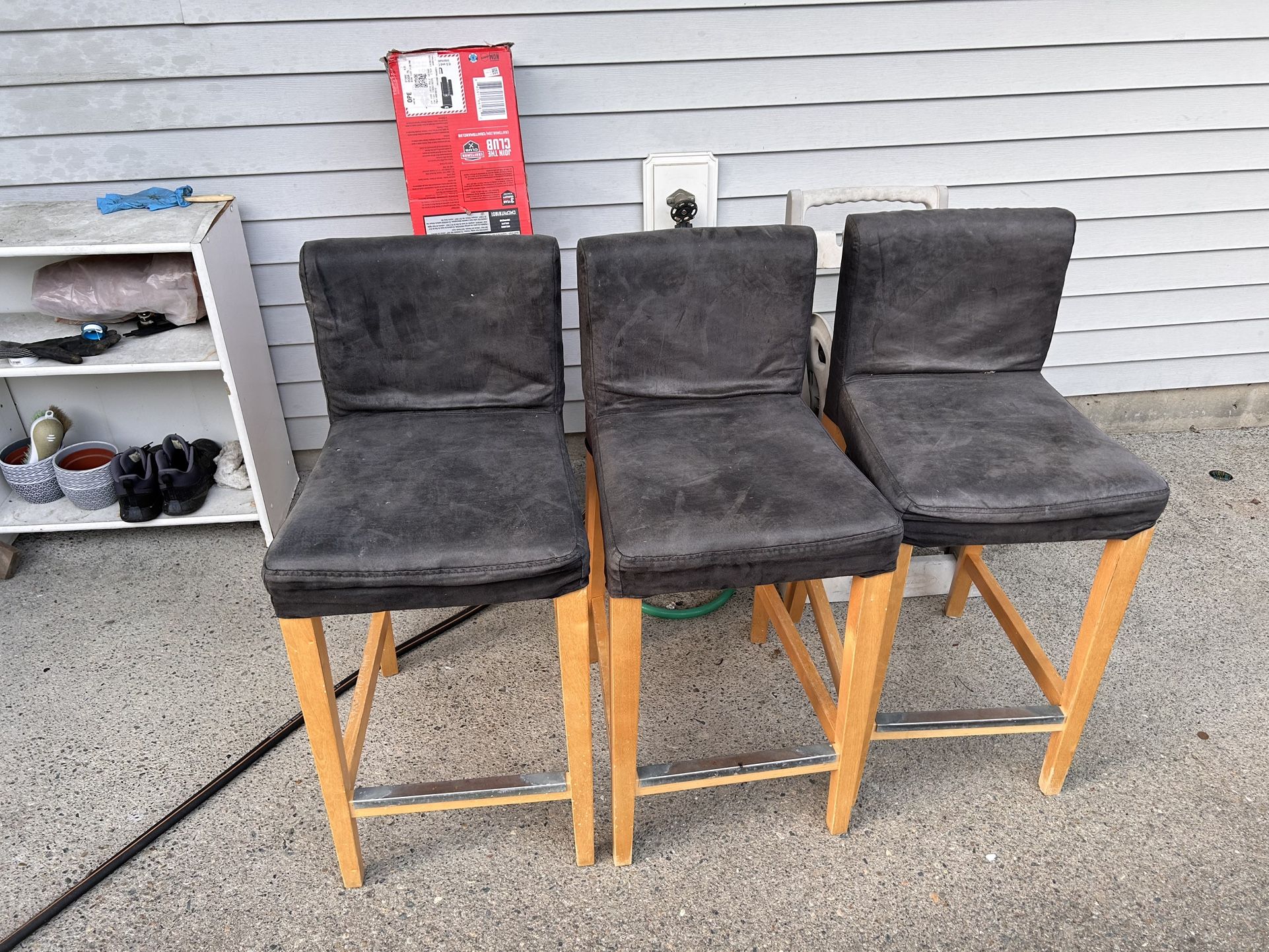 Wooden Legs Stool Bar