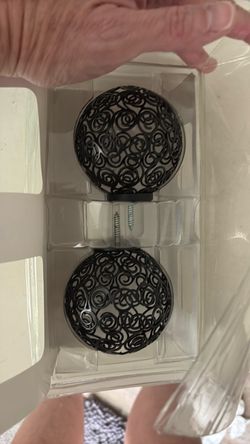 Kirsch finials