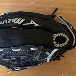 Mizuno Baseball Glove Youth 12”  GSH1203  Black And Silver  NEW