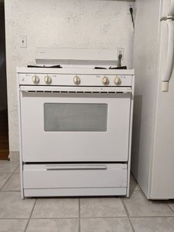 Frigidaire Gas Range

Pickup only in Mayfield Heights. Thanks.