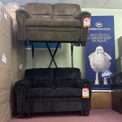 💥HUGE Blowout Furniture Sale!💥 Brand New Loveseat W/ Nailhead Trim! $50 Down Takes It Home Today! 