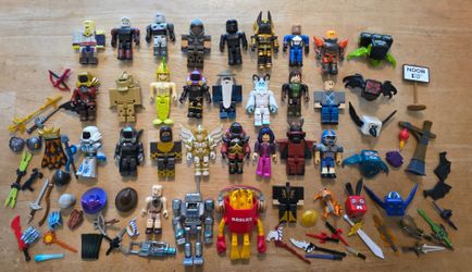 Lot Of 28 Roblox Action Figures With Many Accessoriesand Ninja Pets