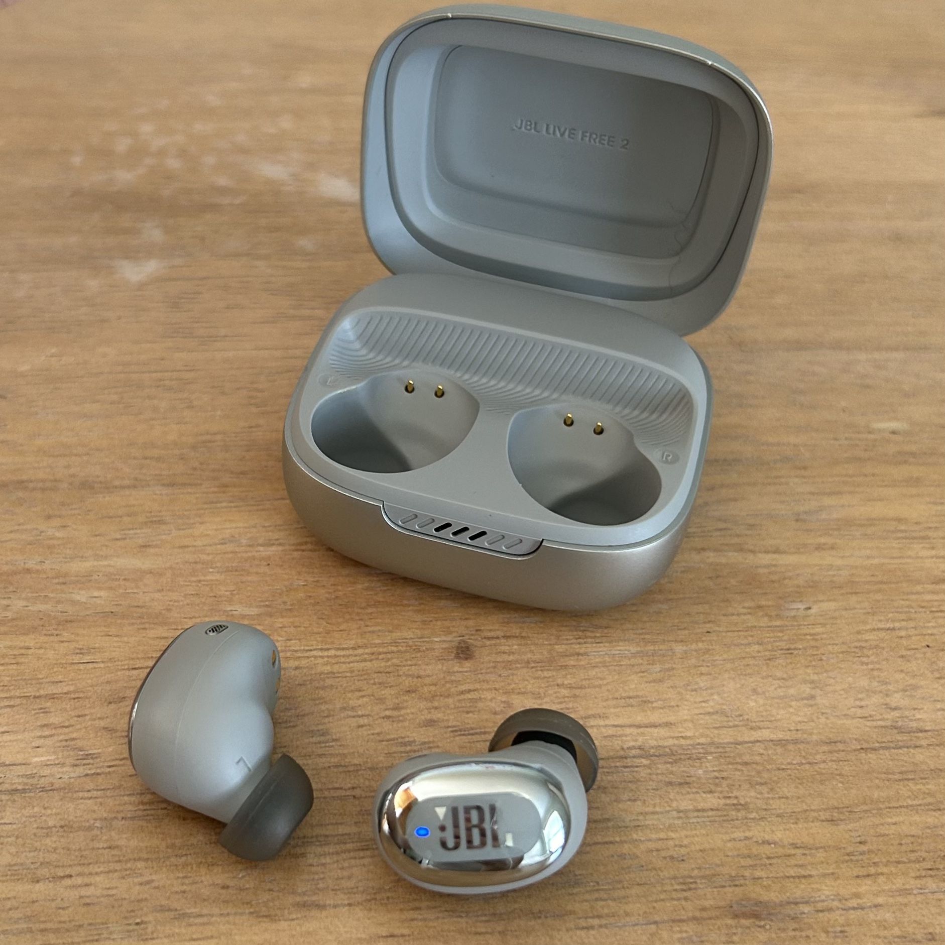 JBL LIVE FREE 2 TWS - True wireless earphones with mic - Silver 