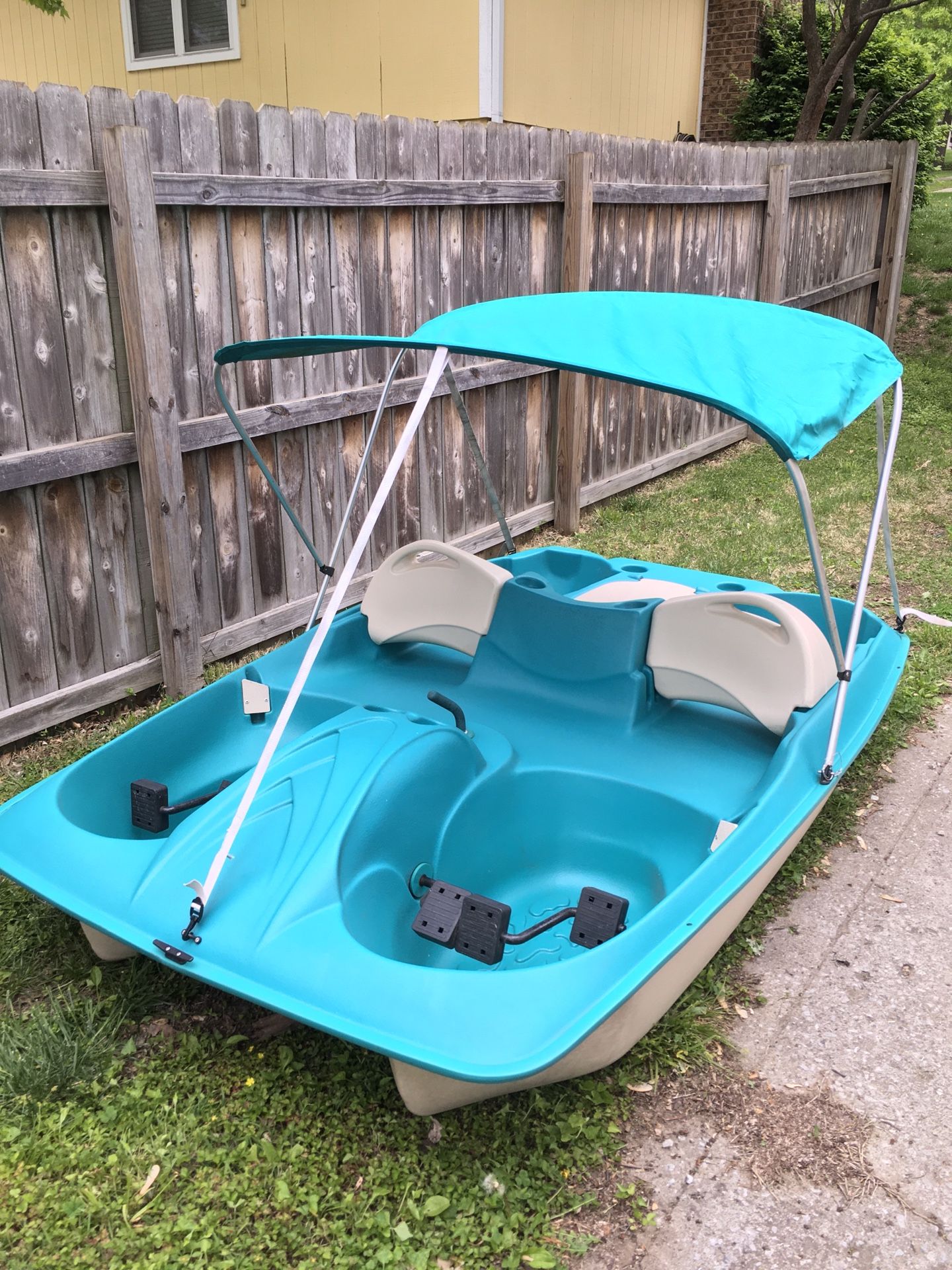 Photo Sun Dolphin Sun Slider 5 Passenger Paddle Boat With Canopy