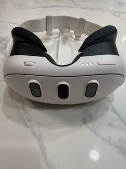 Meta Quest 3 128GB + Controllers + NEW KIWI head strap and NEW Silicone Facial Interface Interface