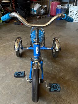 Schwinn S6610  Lil-stingray blue tricycle
