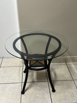 Round Glass Side Table – 26”