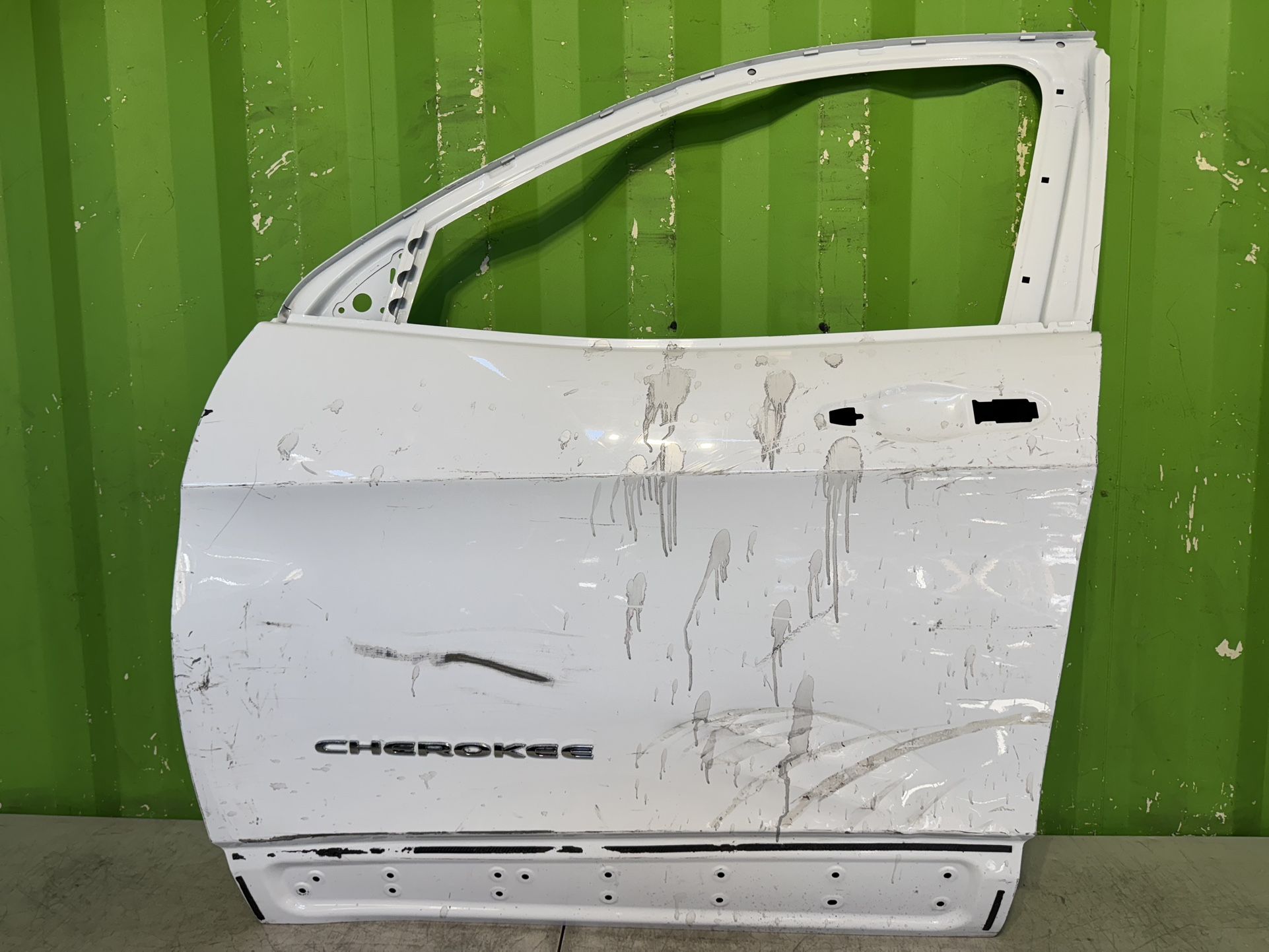 JEEP CHEROKEE DOOR LEFT FRONT 2014 2015 2016 2017 2018 WHITE OEM DAMAGED