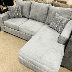 Stylish Reversing Chaise Sectional!
