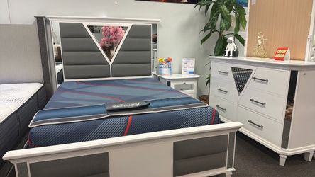 Amazing Offer Now‼️Beautiful 5pc Bed Set With FREE Nightstand & Mattress $1499