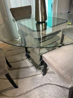 Elegant dining table with ( 4 gray chairs ) 54” round- possible delivery