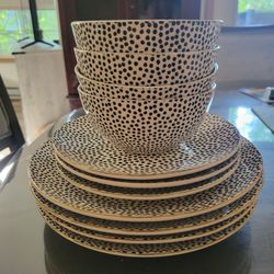Dish set (table setting for 4)