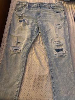 American Eagle Light Wash Distressed Jeans