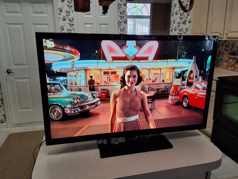 32" Insignia TV - Like New!
