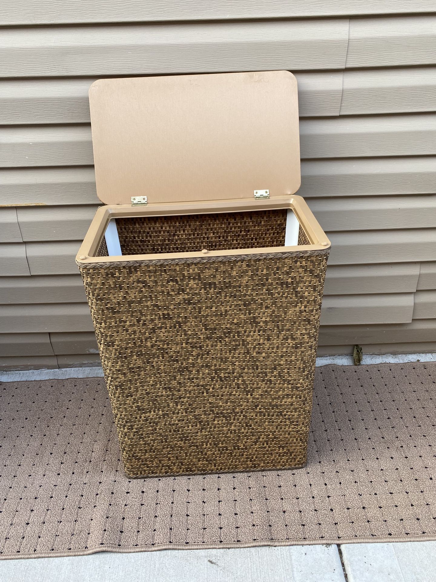 Hamper