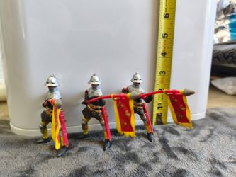 Papo Medieval Soldier with Standard / Banner Bearer figurines