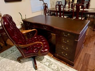 Hekman mahogany wood leather-top executive desk, chair & lamp