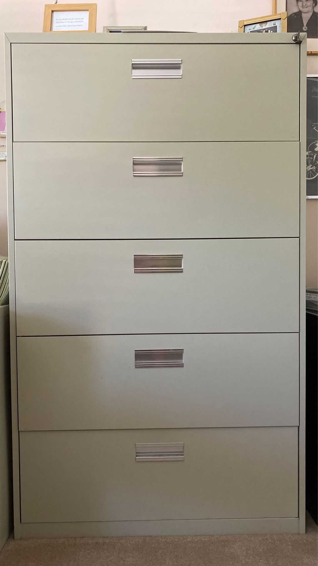 5 drawer later file cabinet in excellent condition!