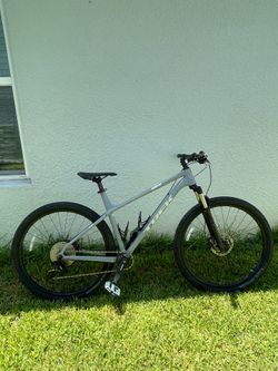 2018 Trek X-Caliber 8 Mountain Bike - XL (21.5") - Matte Gunmetal Grey