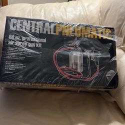 Central Pneumatic 64oz. Professional Air Spray Kit