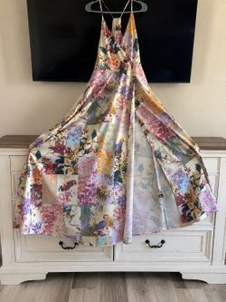 Gorgeous floral maxi dress with an elegant side slit