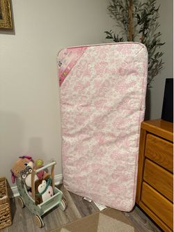 Baby girl crib/ toddler mattress