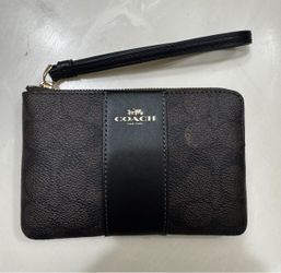 CLOSET CLEAN OUT: Coach wristlet wallet