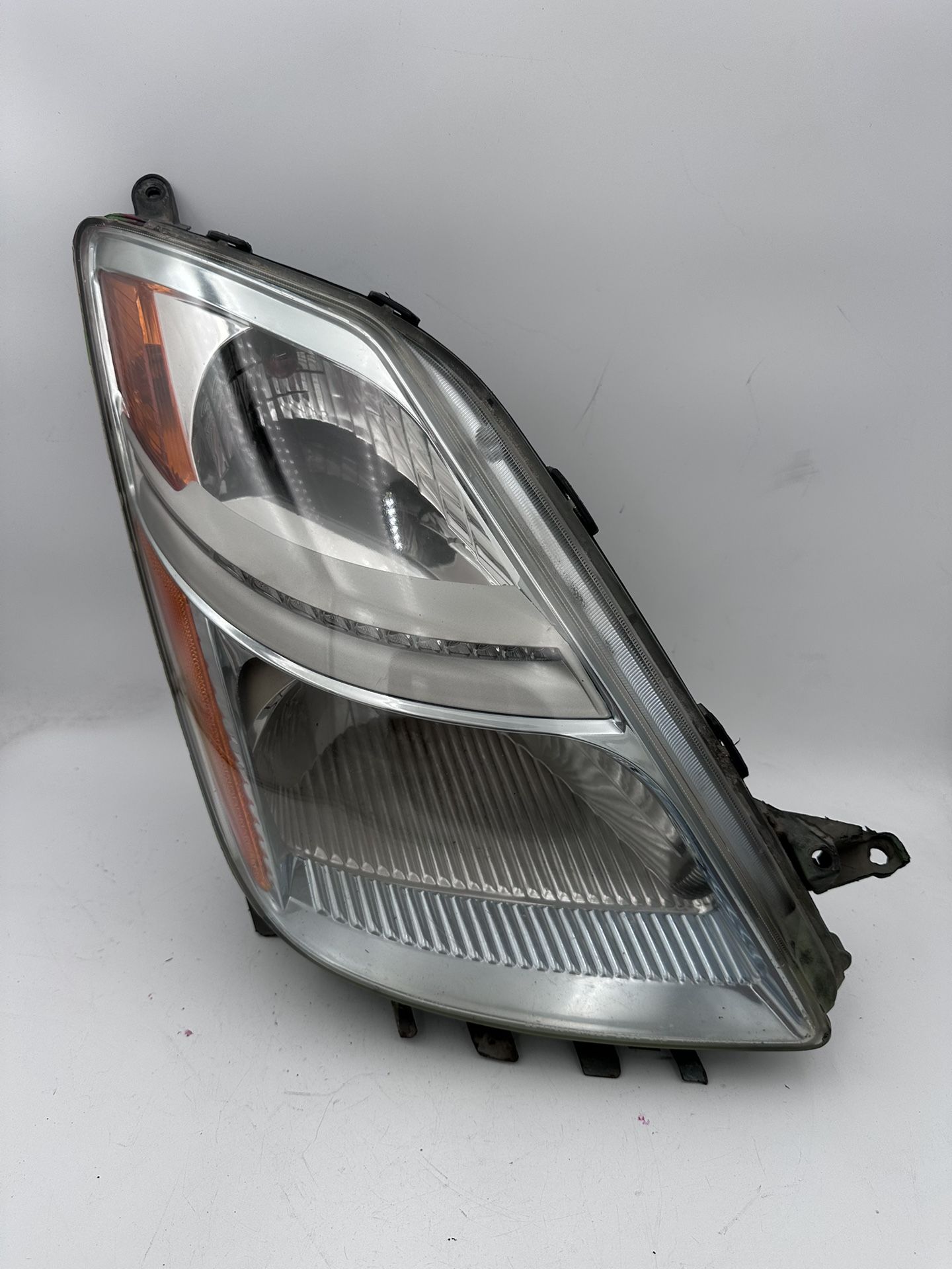 2006 to 2009 Toyota Prius OEM Right passenger Side Headlight Lamp w/ Xenon HID