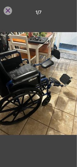 Wheelchair- Drive Medical Blue Streak Bariatric 20” Seat Width Wheelchair w/ Elevating Footrests + Seat Cushion +Tool Kit