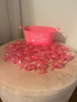 Hearts and Hugs Plastic bucket with Candy Ornaments