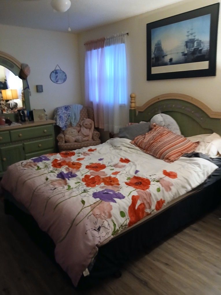 Queen Bedroom Set