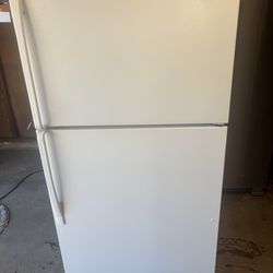 Refrigerator Nice clean perfect working top and bottom refrigerator with icemaker