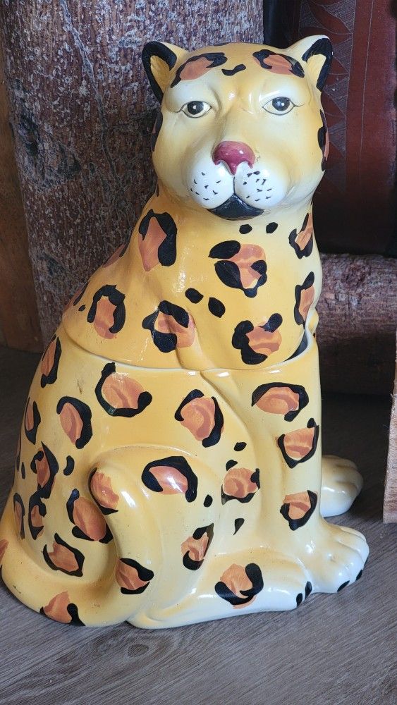 Vintage Cheetah Cookie Jar