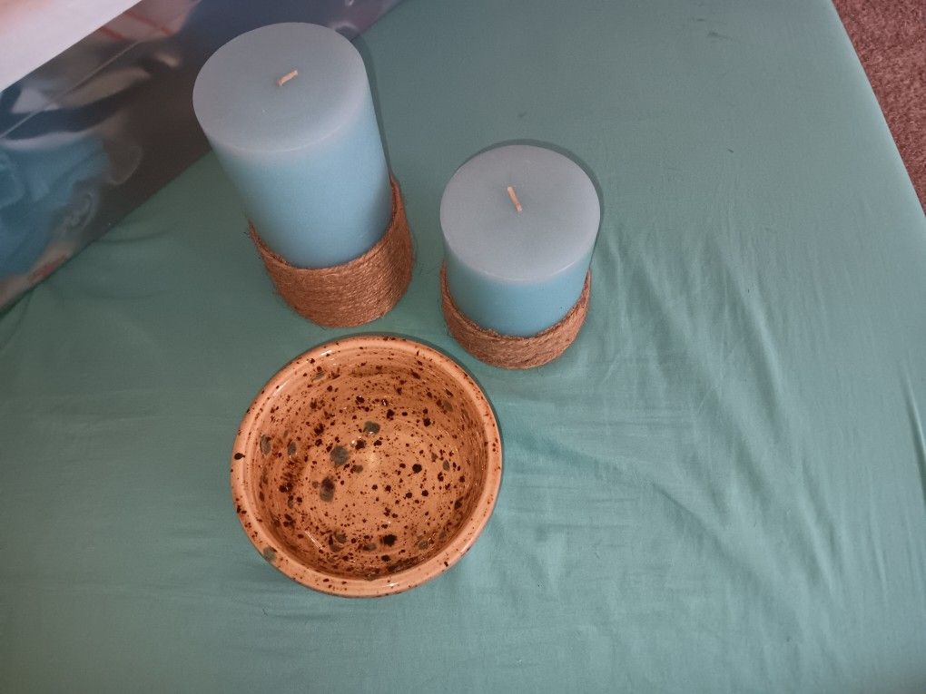 Pair Of Pillar Candles With Rope Base And Ceramic Bowl