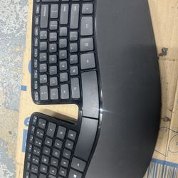Microsoft Sculpt Ergonomic Keyboard .