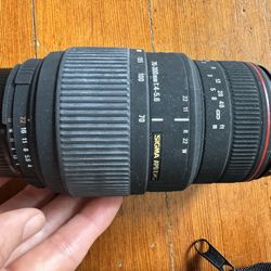 Sigma APO-DG 70-300 mm Lens with Nikon Mount