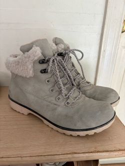 Light Gray Suede Lace-Up Winter Boots size 8.5