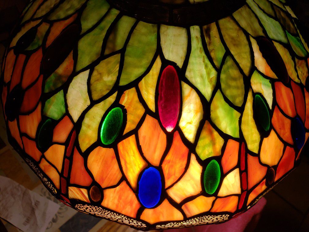 Tiffany lamp with dragonfly