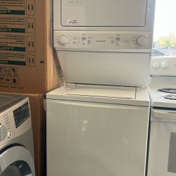 27” Stackable Washer And Dryer Set (( Gas ))